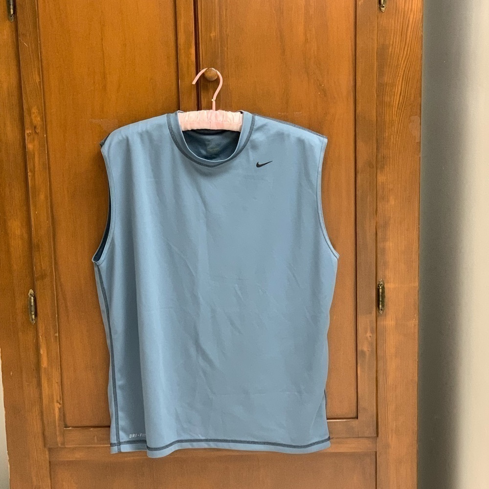 Nike Dri Fit men’s muscle T shirt large